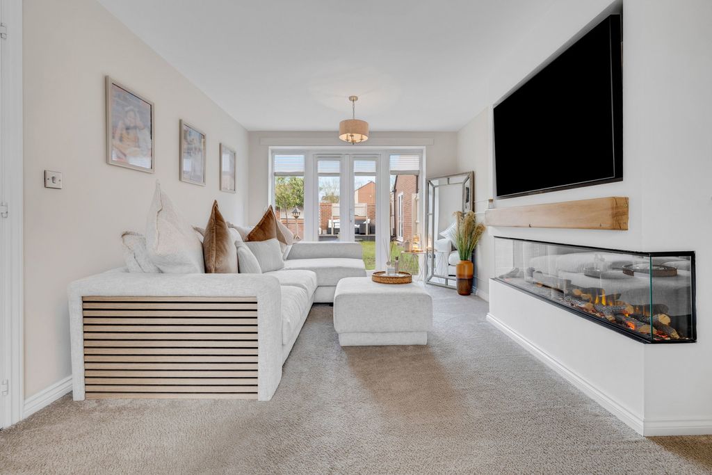 Property photo 2 of 40