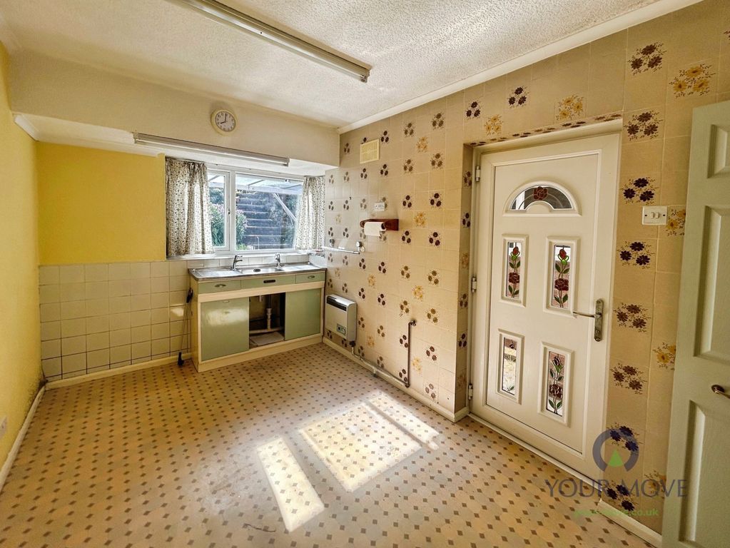 Property photo 2 of 12 Kitchen
