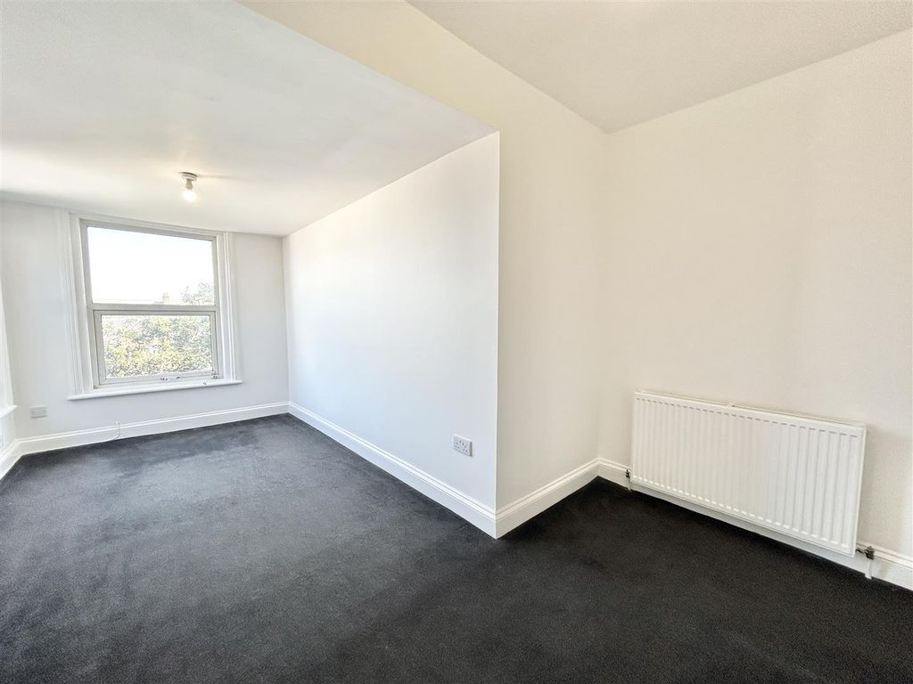 Property photo 3 of 13 F4 Bedroom 1