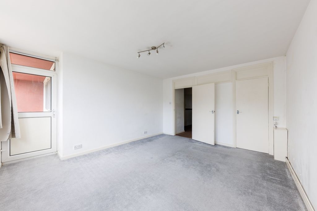 Property photo 2 of 10 Canterbury House ...