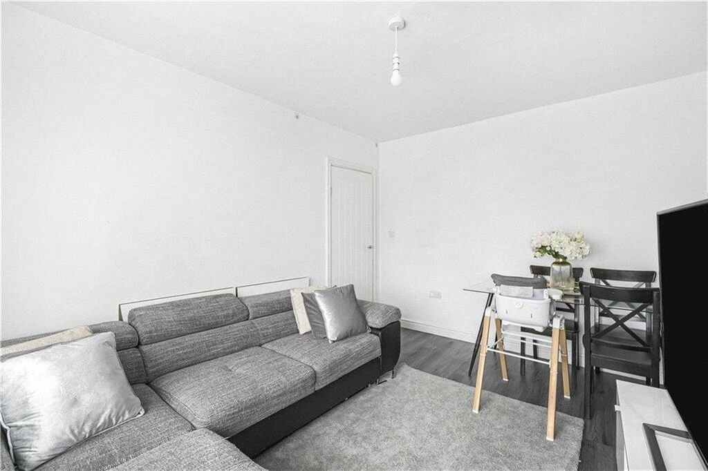 Property photo 2 of 8