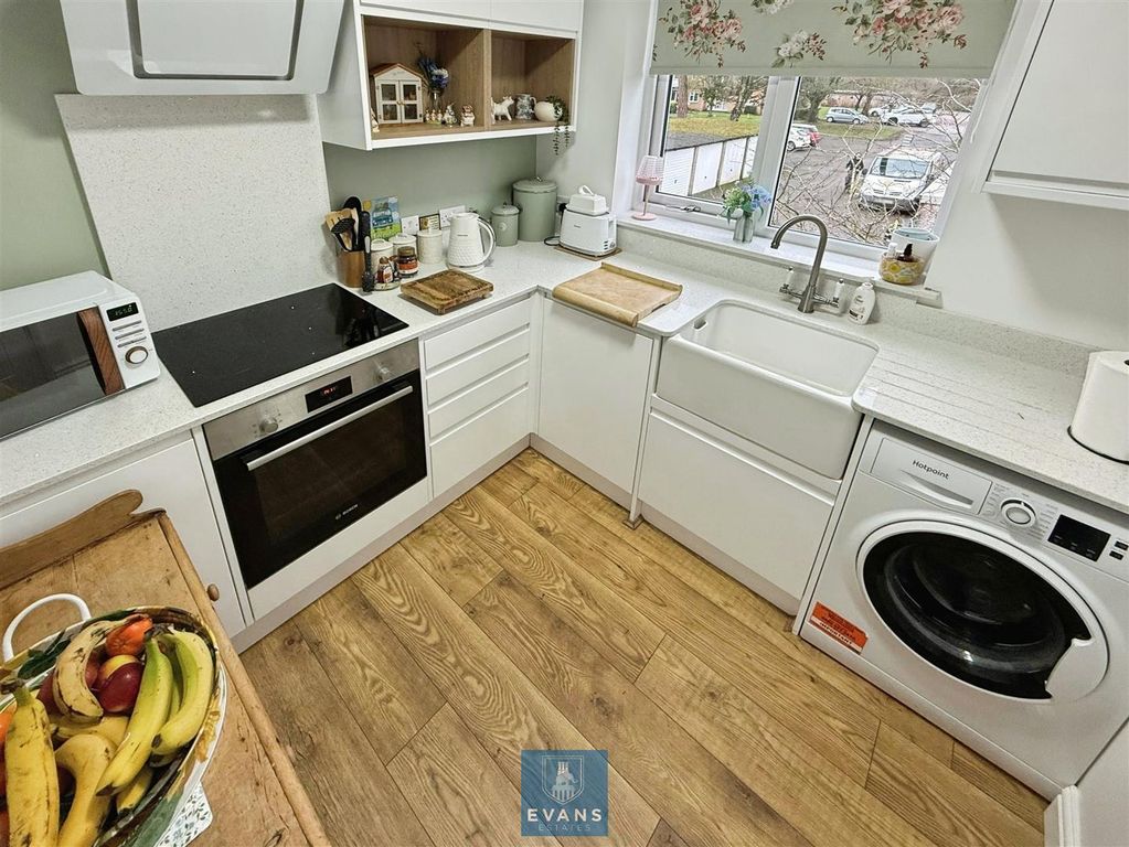 Property photo 3 of 11 Refitted Kitchen