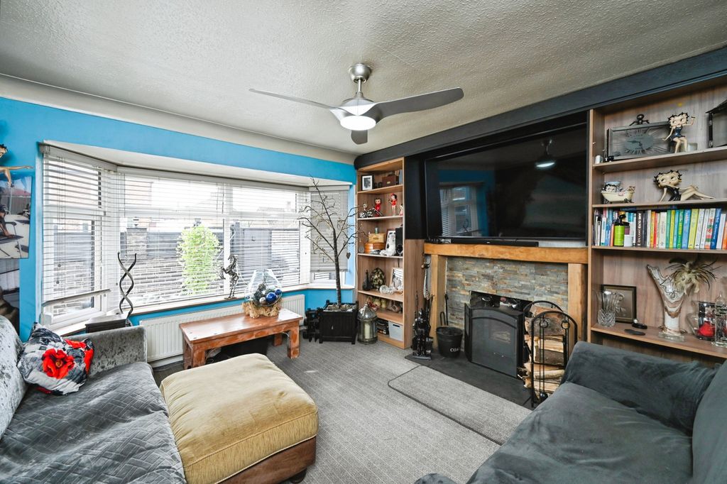 Property photo 2 of 19