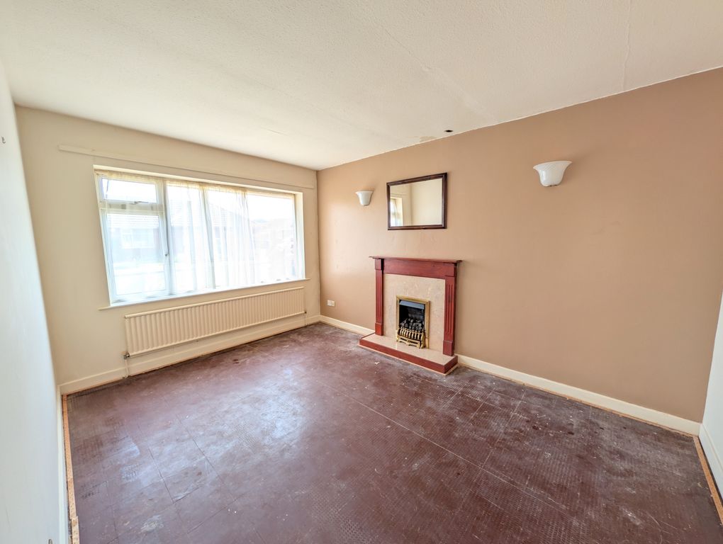 Property photo 3 of 12 Lounge