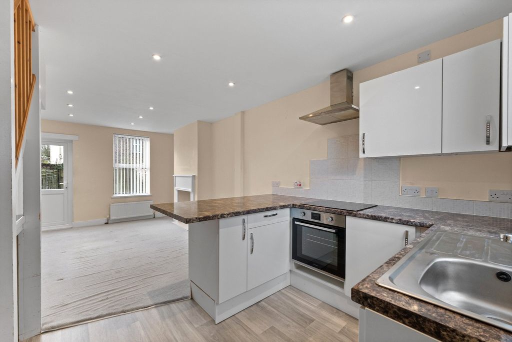 Property photo 2 of 19 Picture No. 18