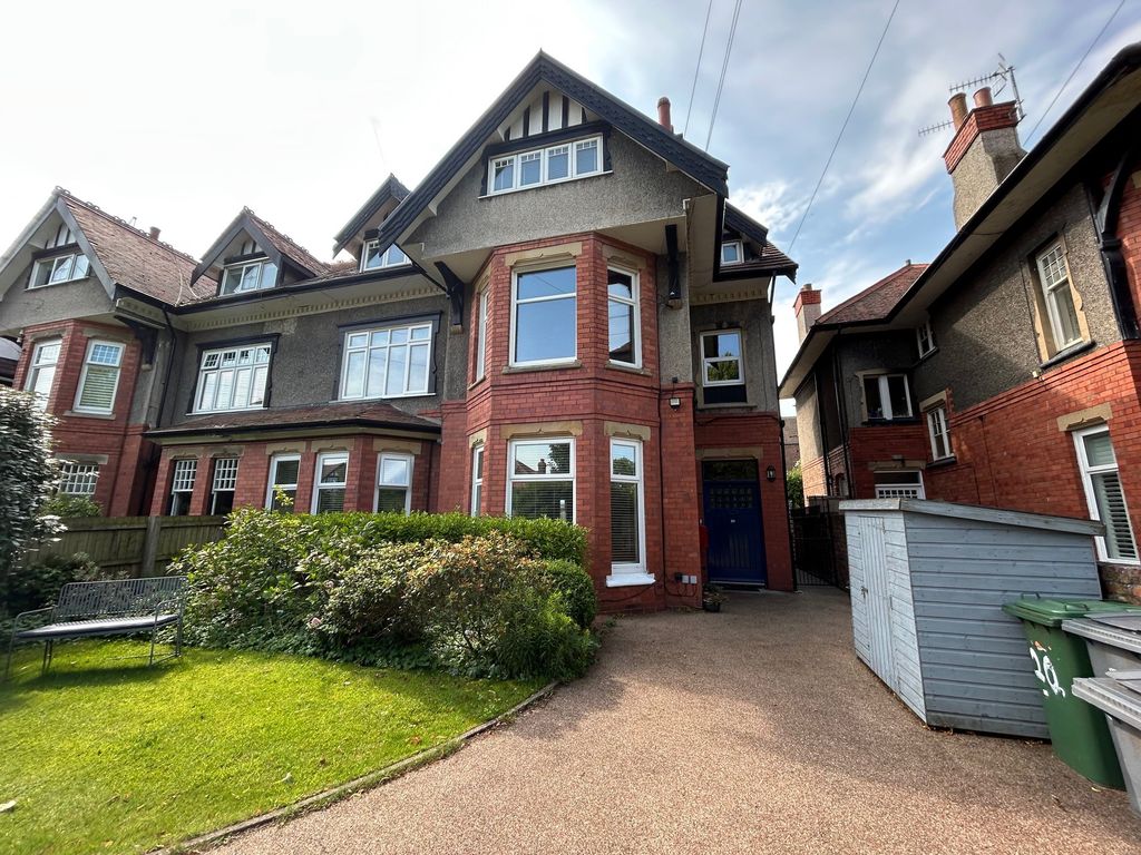 Property photo 1 of 12