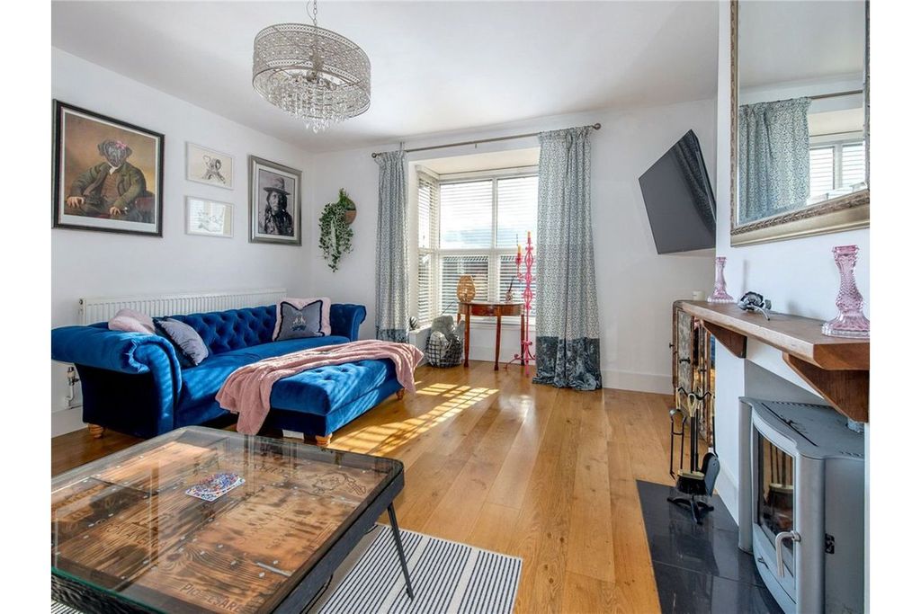 Property photo 2 of 35