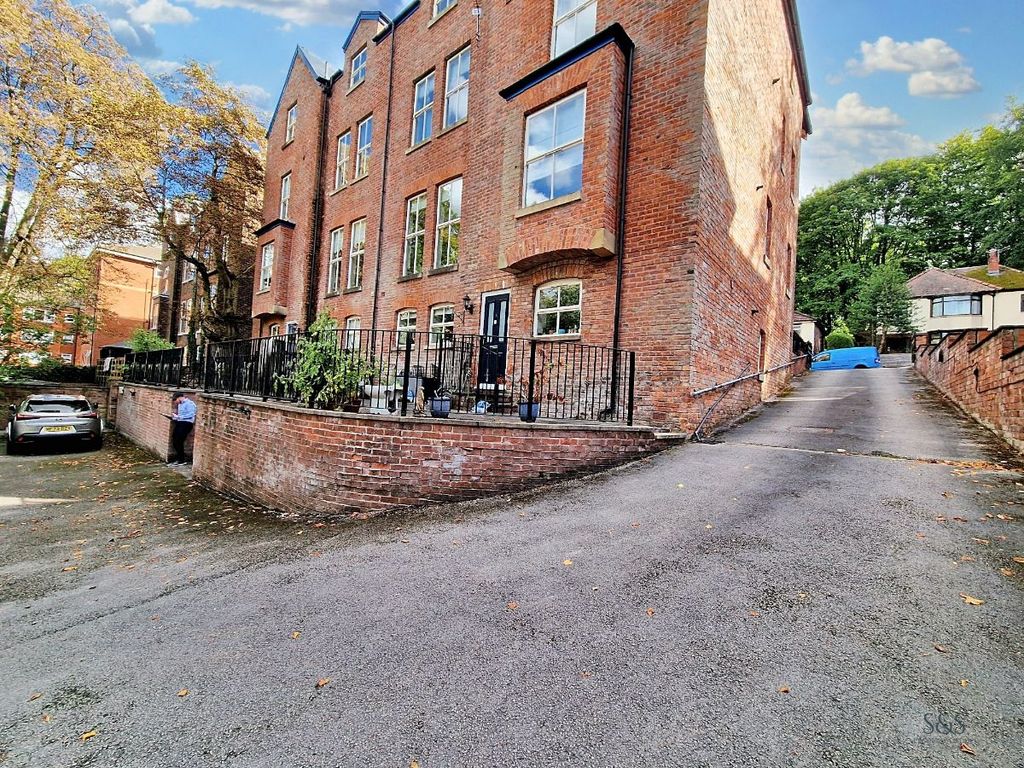 Property photo 2 of 25