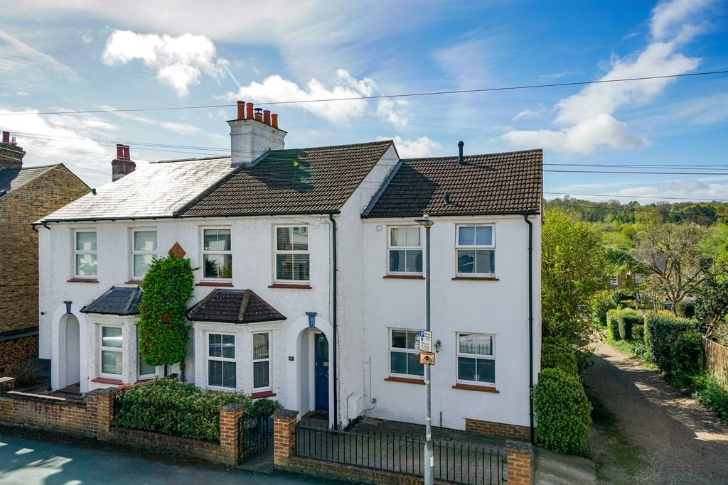 Property photo 1 of 25 17-Horsecroft-Road-1778