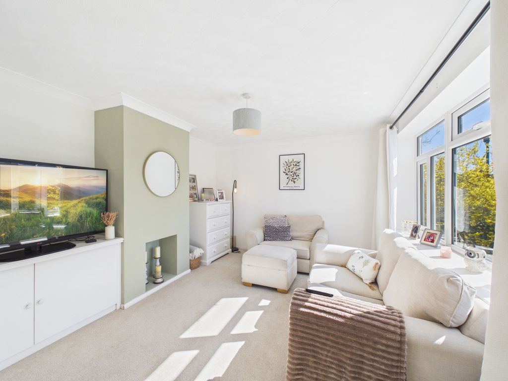 Property photo 3 of 28 Cam02023G0-Pr0212-Still003