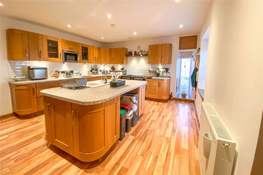 Property photo 3 of 38 Kitchen/Living