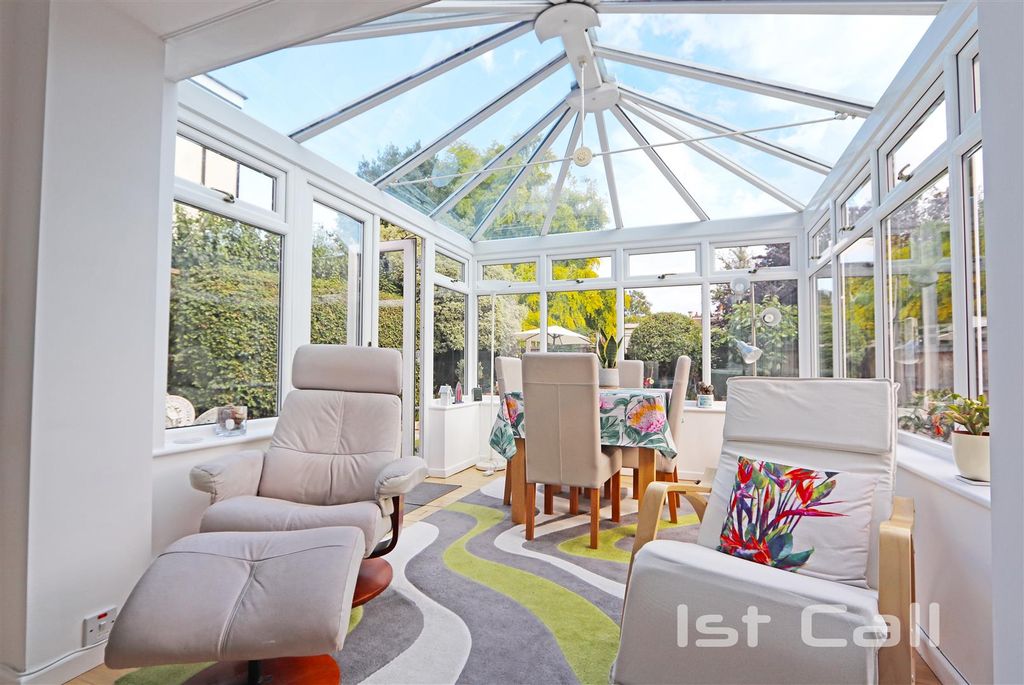 Property photo 3 of 21 Conservatory