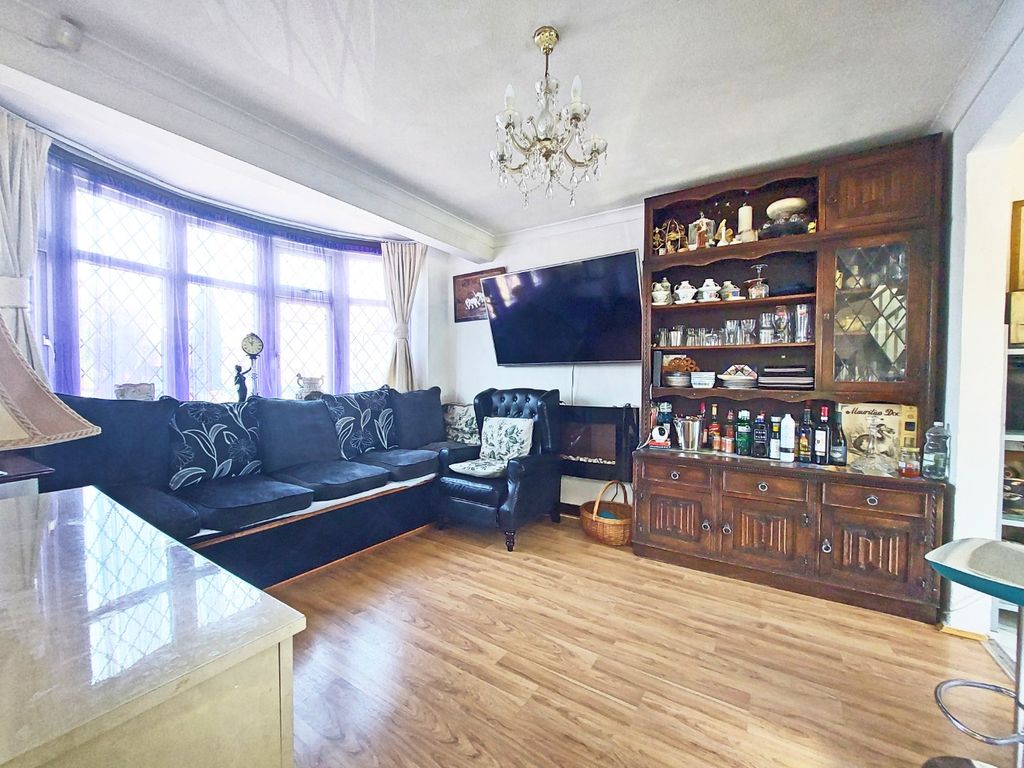 Property photo 3 of 16 4371264