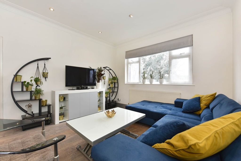 Property photo 1 of 9