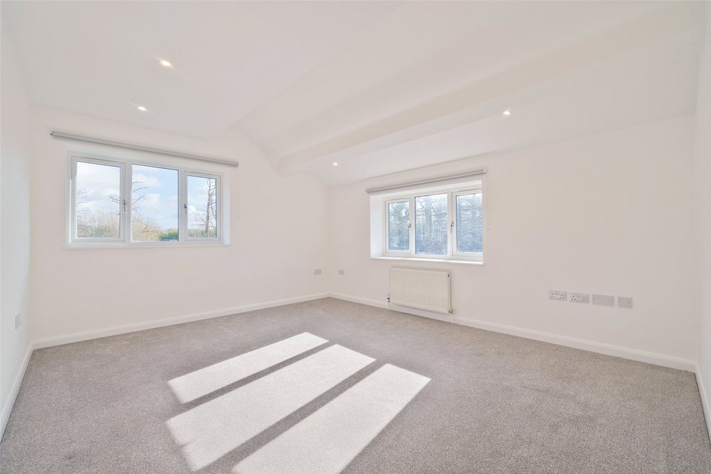 Property photo 3 of 8 Picture No. 05