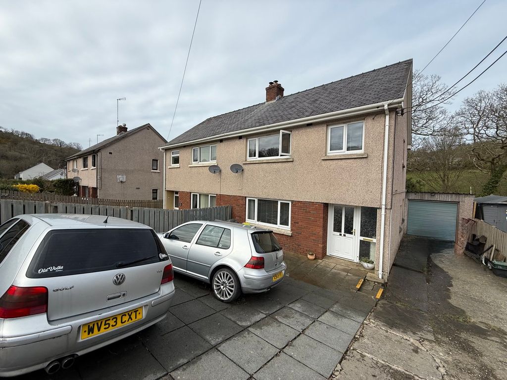 Property photo 2 of 27