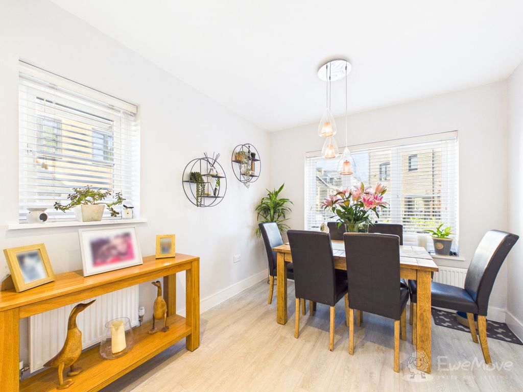 Property photo 3 of 15 Dining Area