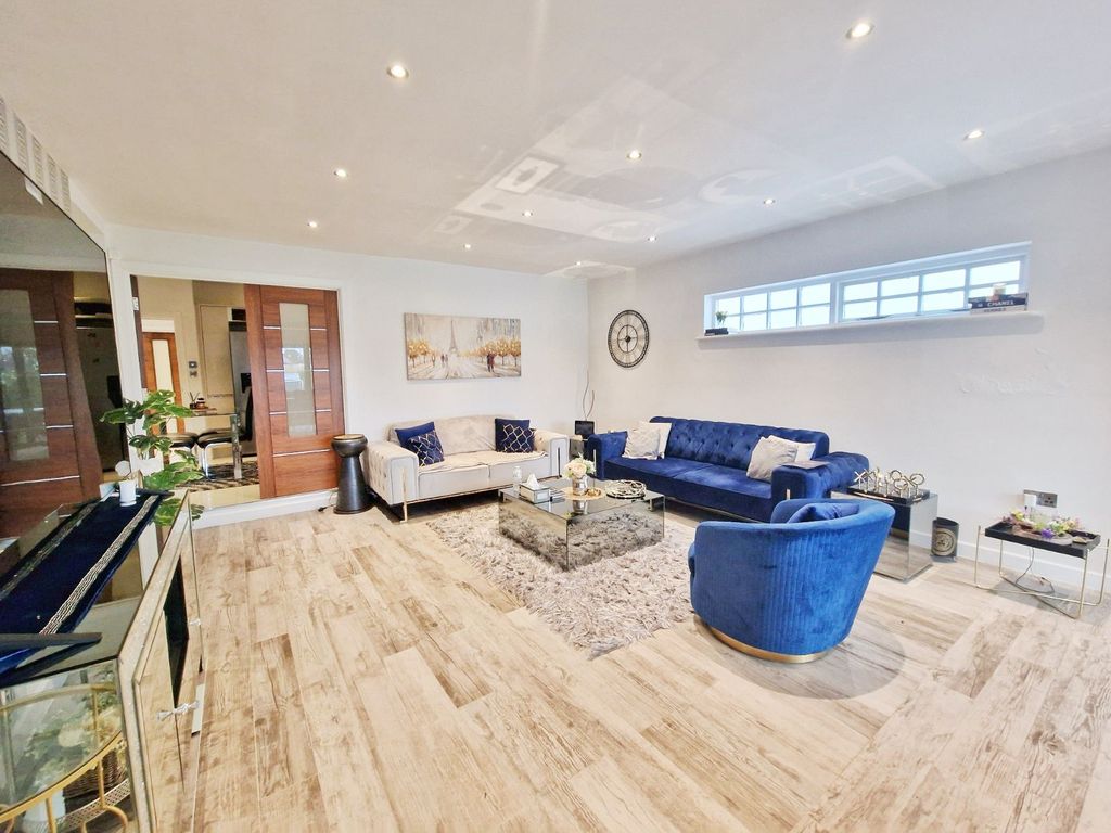 Property photo 3 of 28