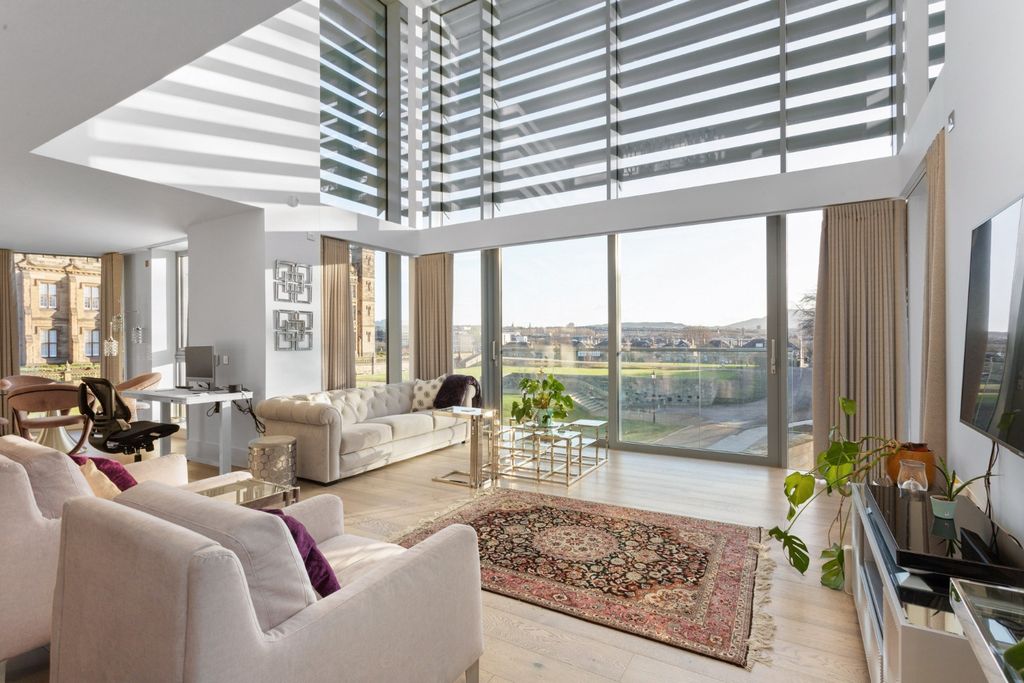 Property photo 2 of 28