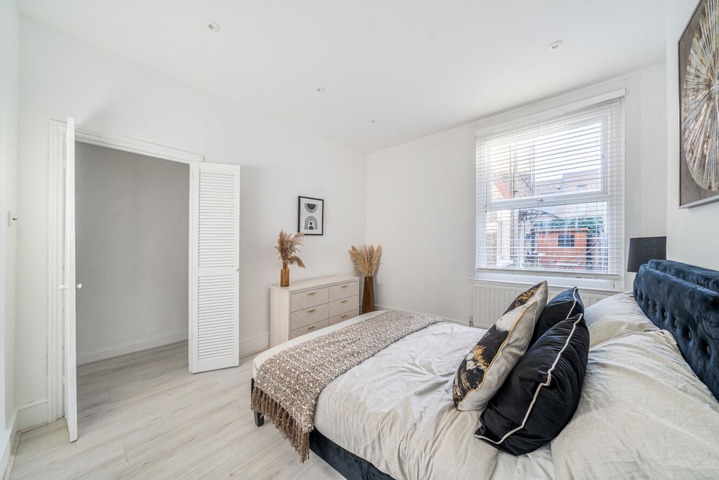 Property photo 3 of 10 1402610-8-696F9Ed...