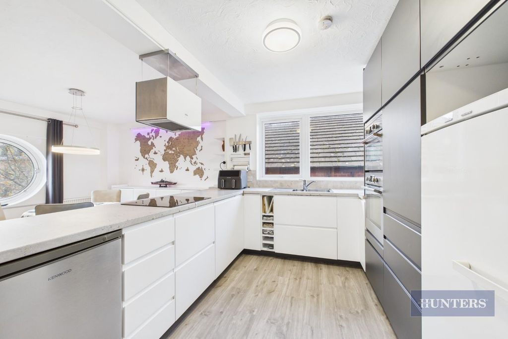 Property photo 2 of 19 Cam05152G0-Pr0294-Still016.Jpg