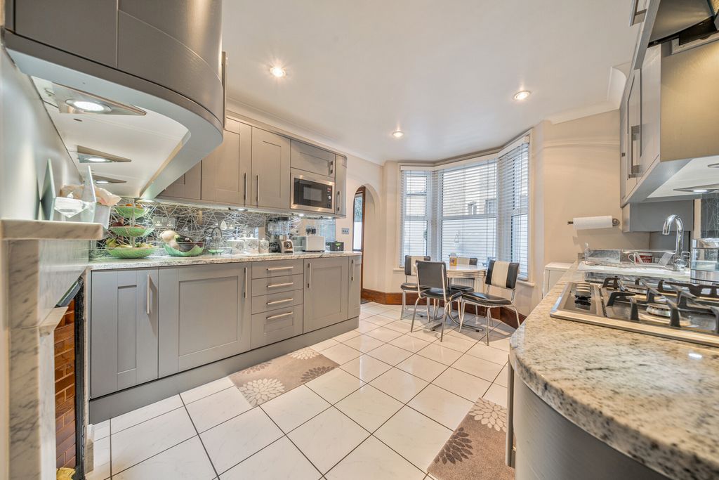 Property photo 2 of 21 Kitchen