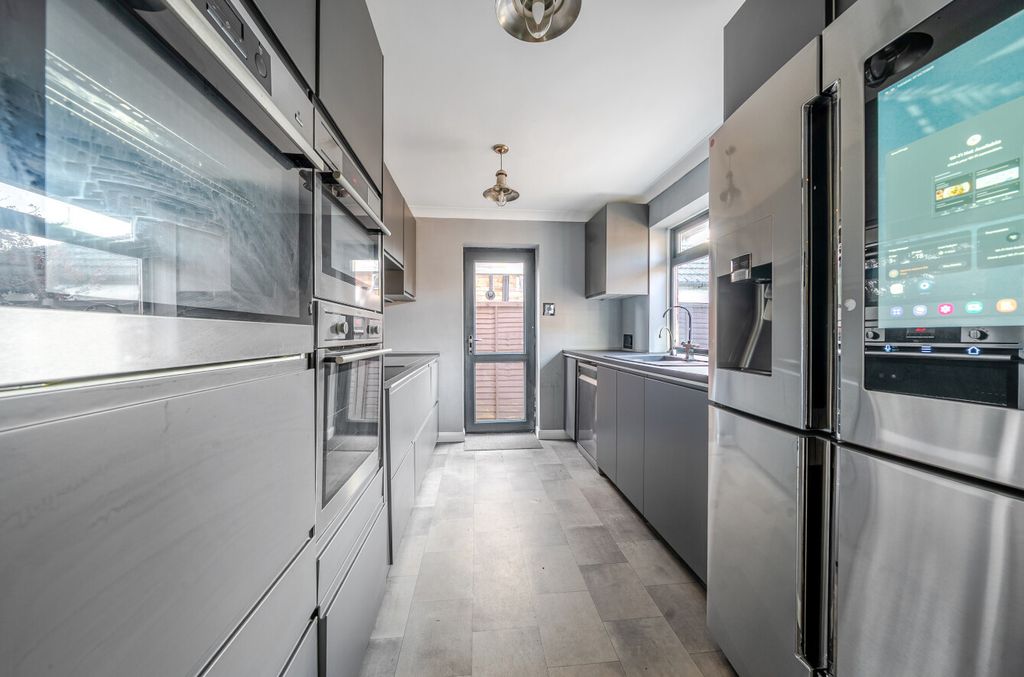 Property photo 3 of 13 1361807-22-68E556...