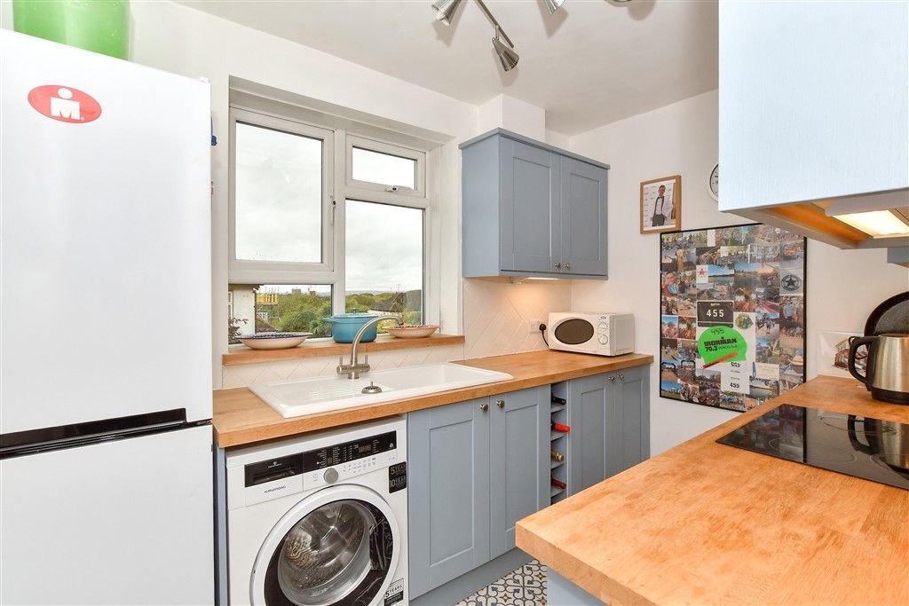 Property photo 1 of 10 Kitchen