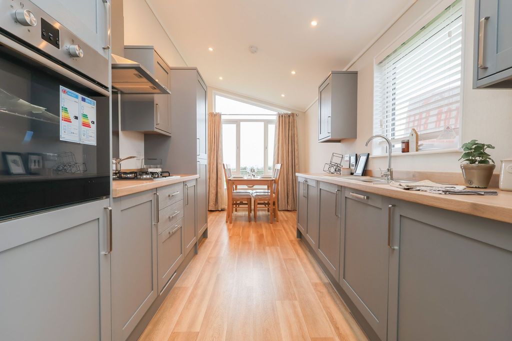 Property photo 3 of 19 Kitchen/Diner