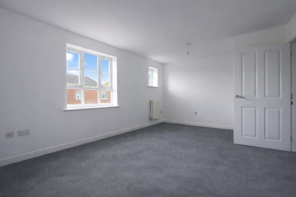 Property photo 2 of 6 64677E87-Cece-4F51-B4c6-F3949F8993c7.Png