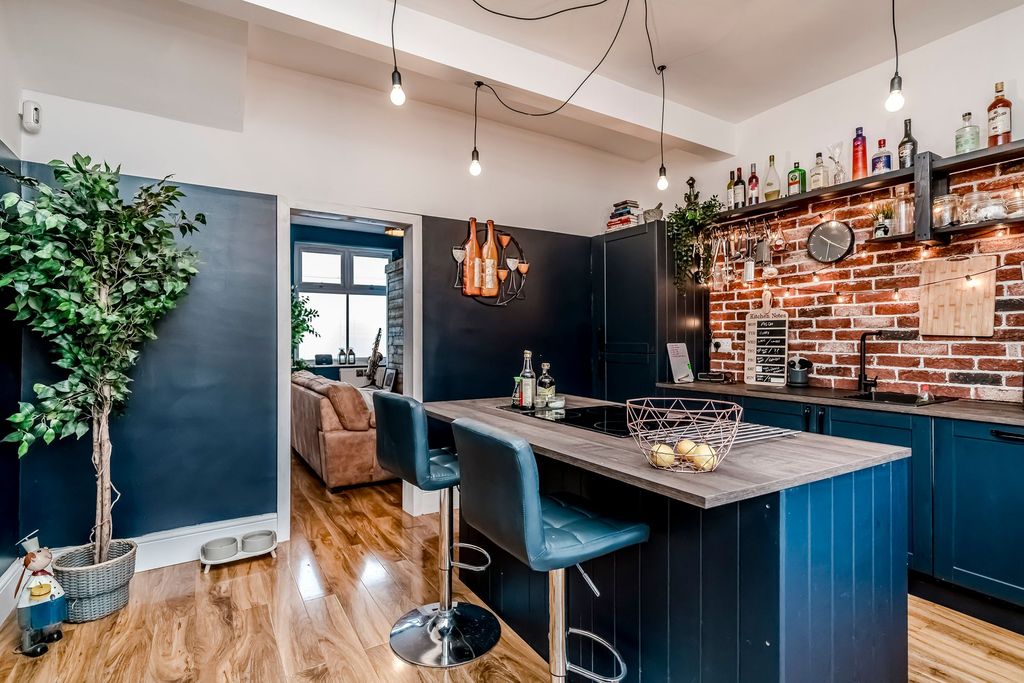 Property photo 3 of 21