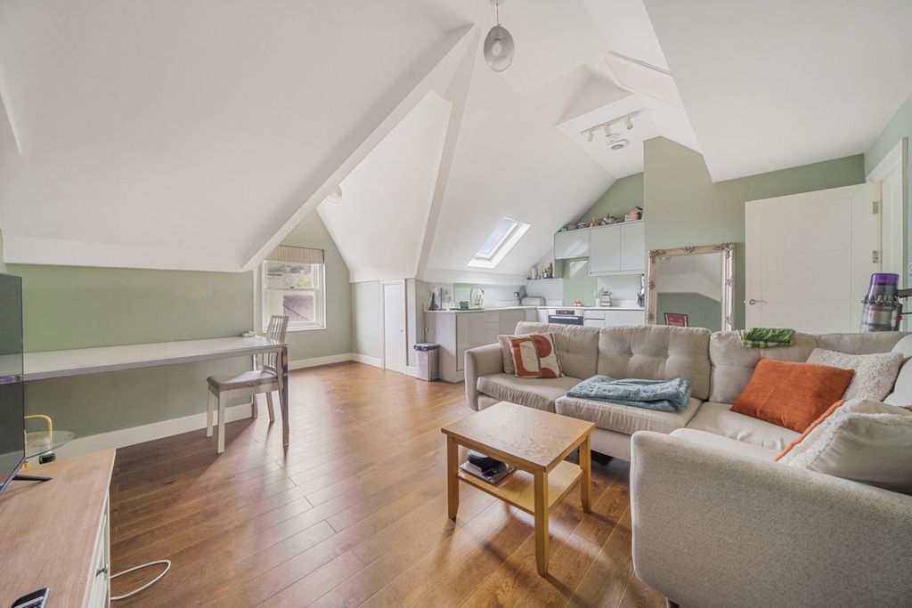 Property photo 2 of 11 4