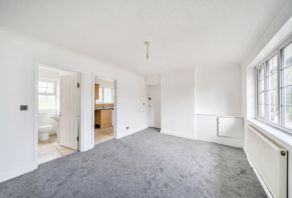 Property photo 2 of 11 1324119-18-687535...
