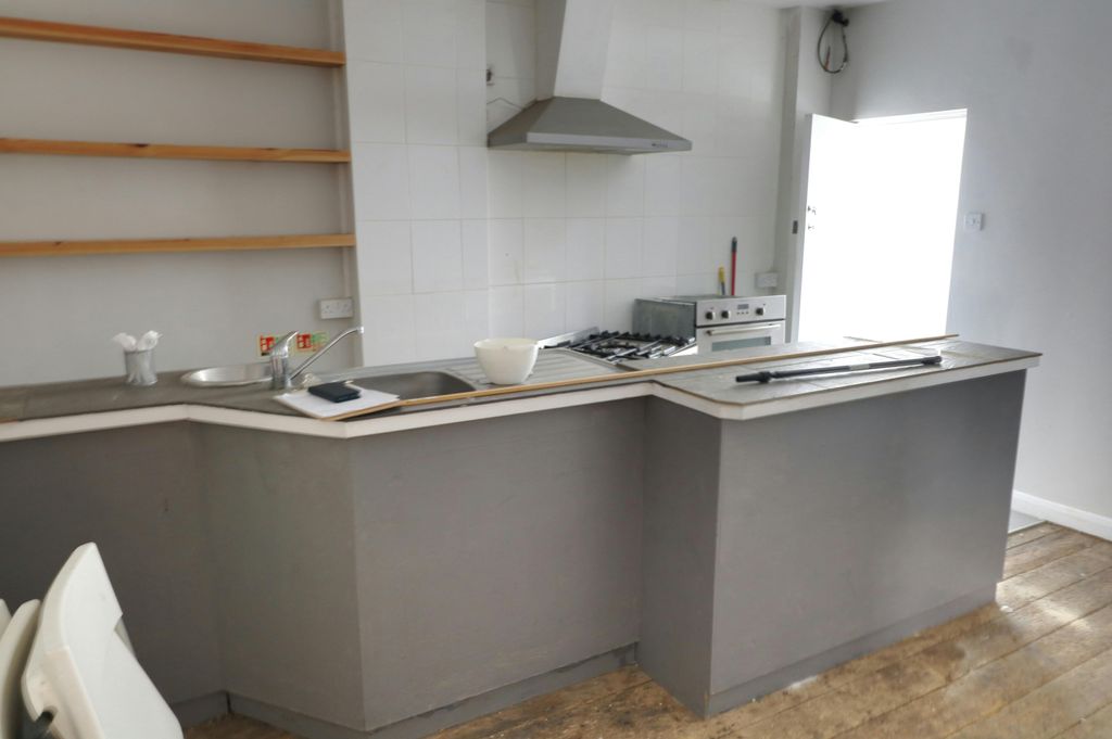 Property photo 3 of 6 Kitchen 1.Jpg