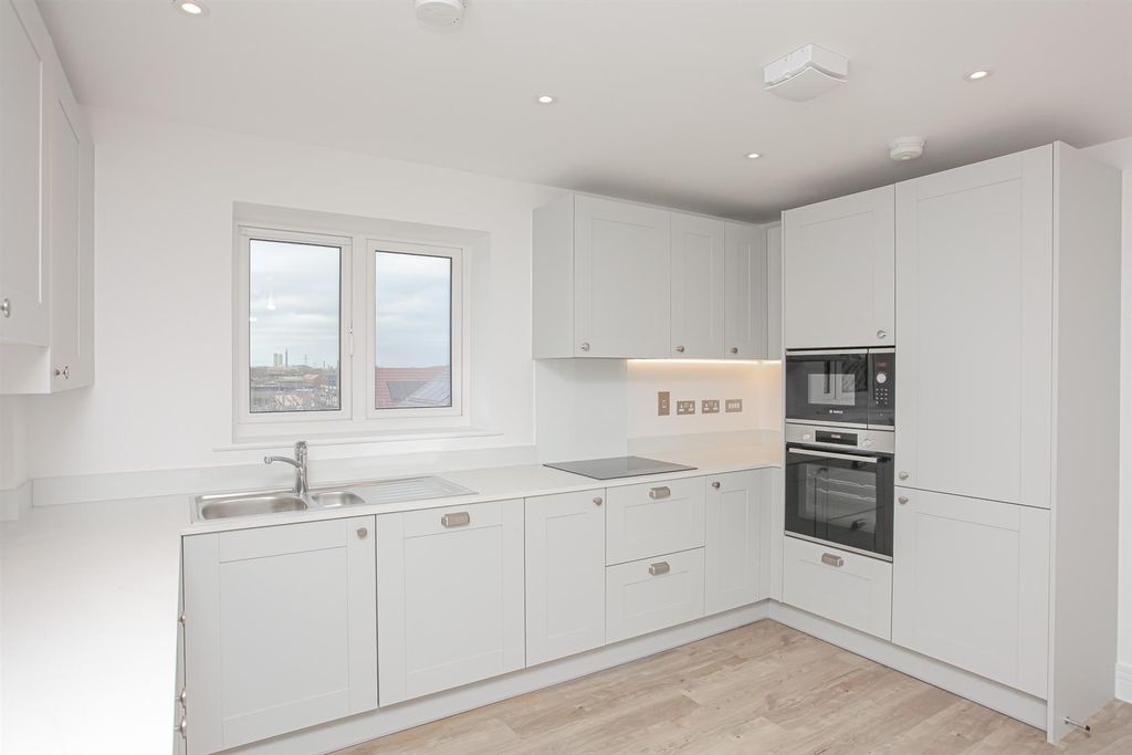 Property photo 2 of 14 Img_2327.Jpg