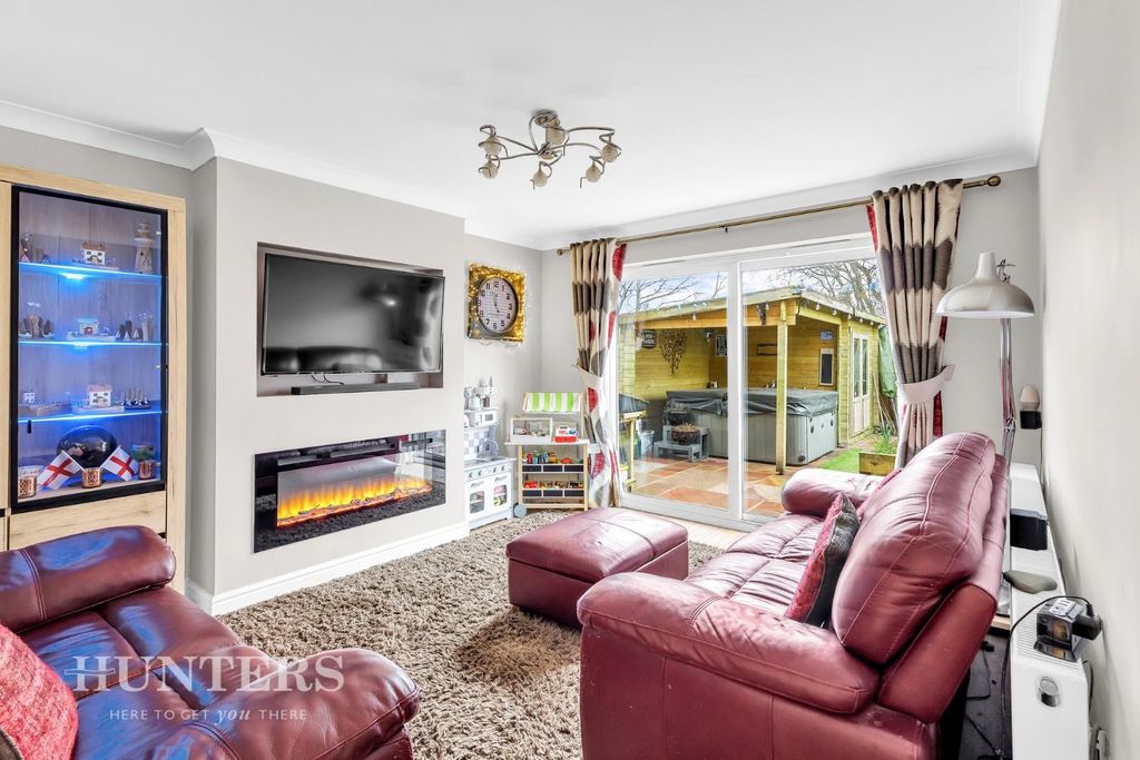 Property photo 2 of 26 Lounge