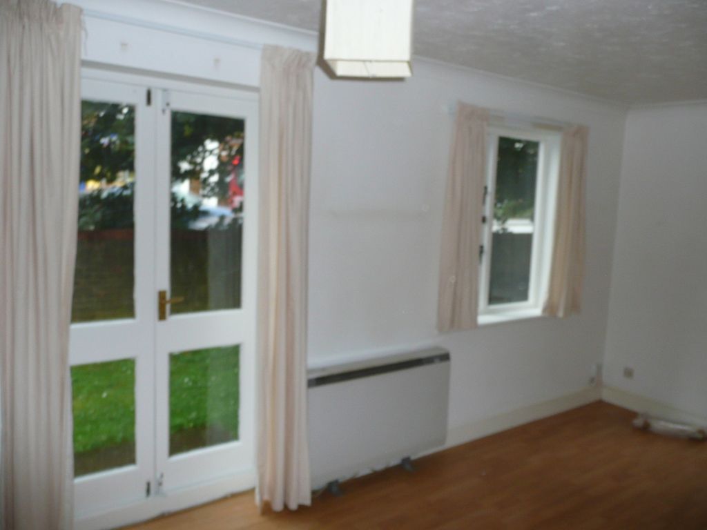 Property photo 3 of 9 28 Elmer Mews 002