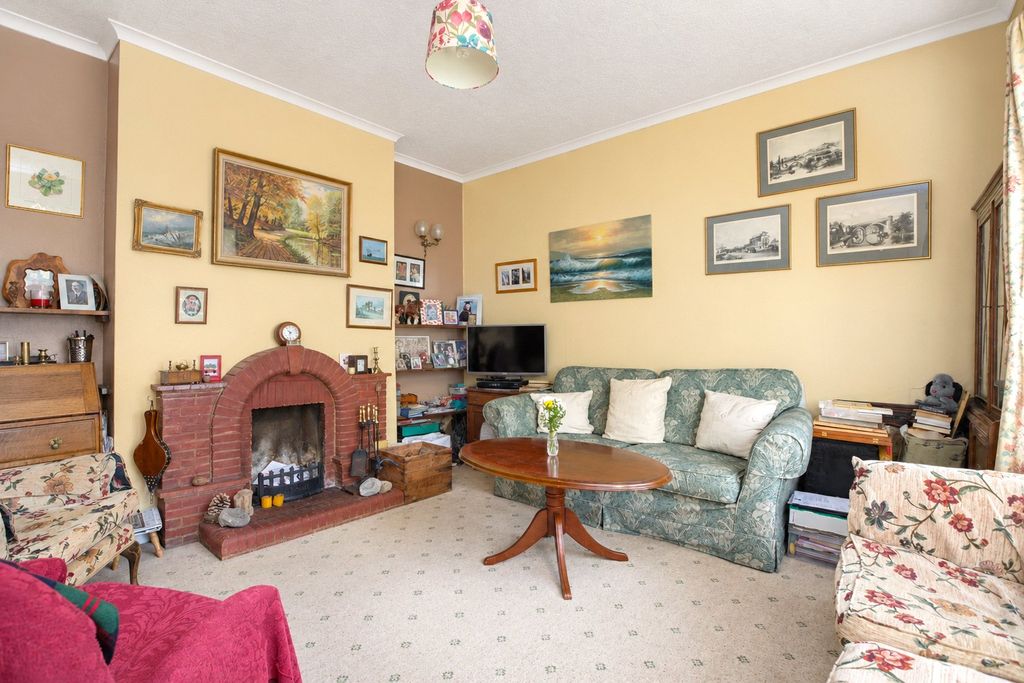 Property photo 3 of 23 Sitting Room