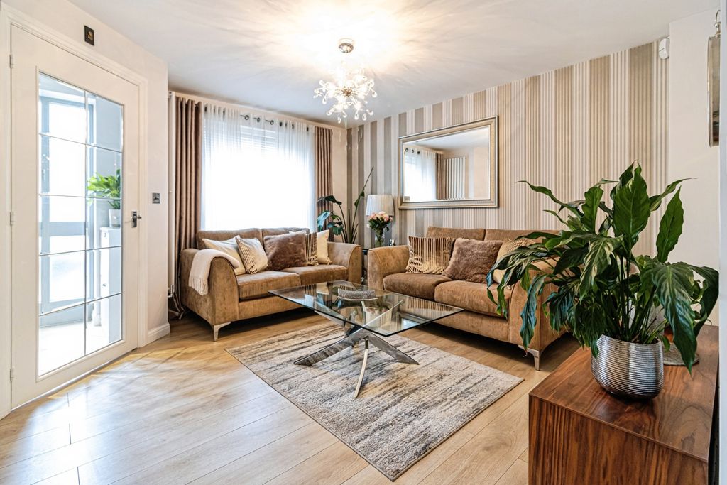 Property photo 2 of 28 Photo