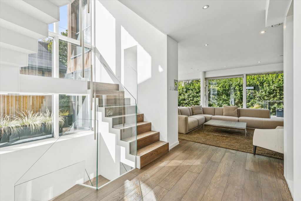 Property photo 2 of 19 Image