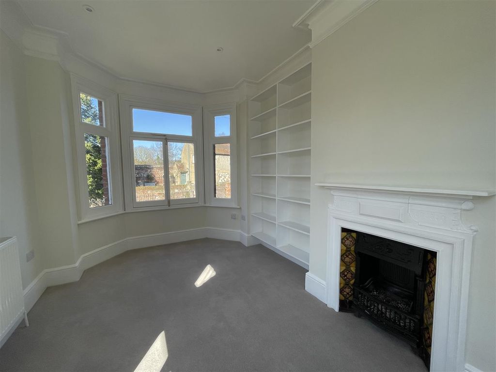 Property photo 3 of 34 Lounge 2.Jpg