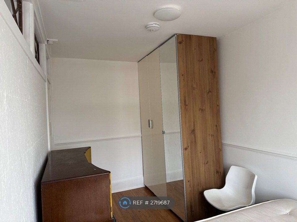 Property photo 3 of 13 Big Wardrobe 170x200cm