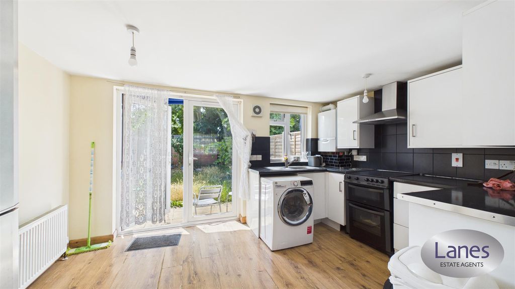 Property photo 3 of 8 Cam02479G0-Pr0087-Still006.Jpg