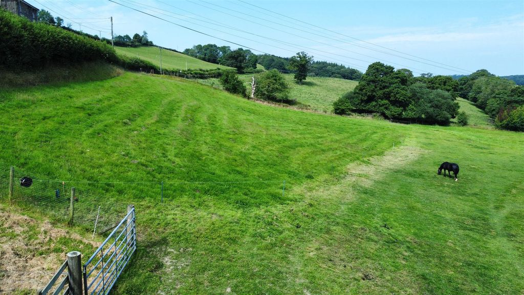 Property photo 3 of 31 Paddock