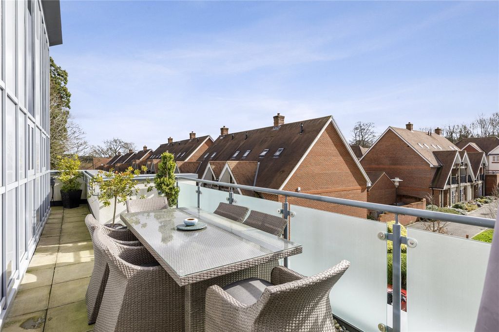 Additional image 4 of 2 bed flat for saleUplands Road, Guildford, Surrey GU1