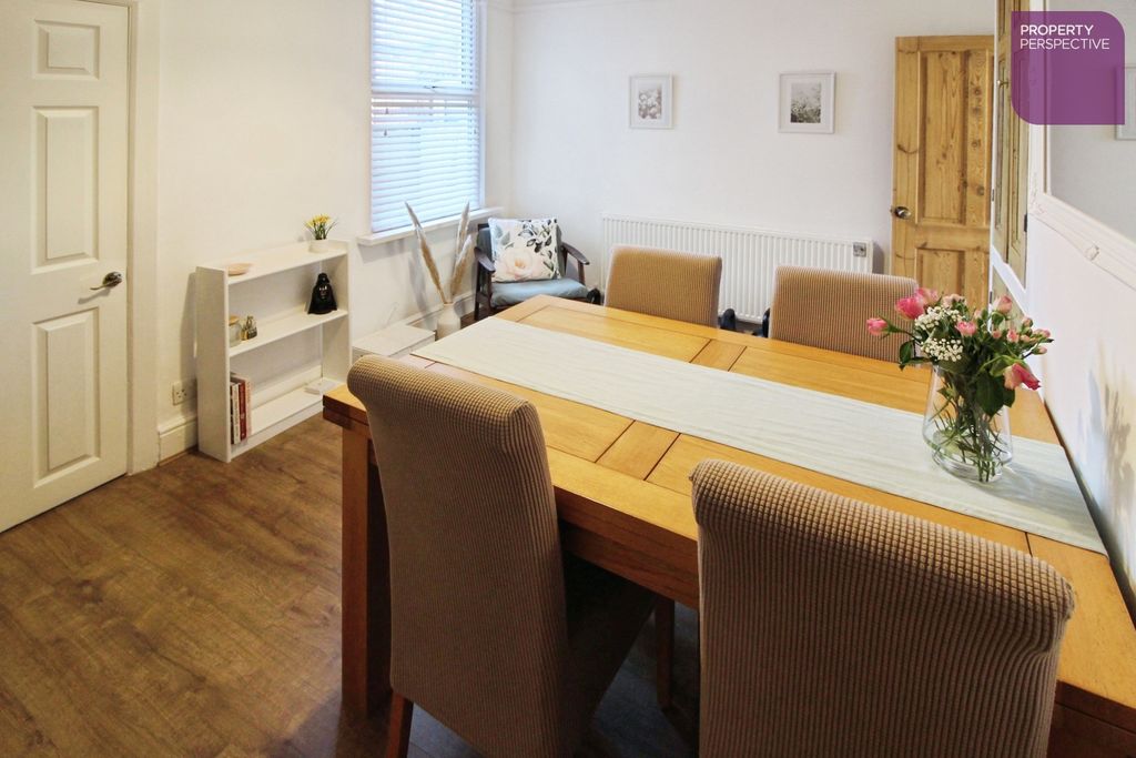 Property photo 3 of 11 Dining Room