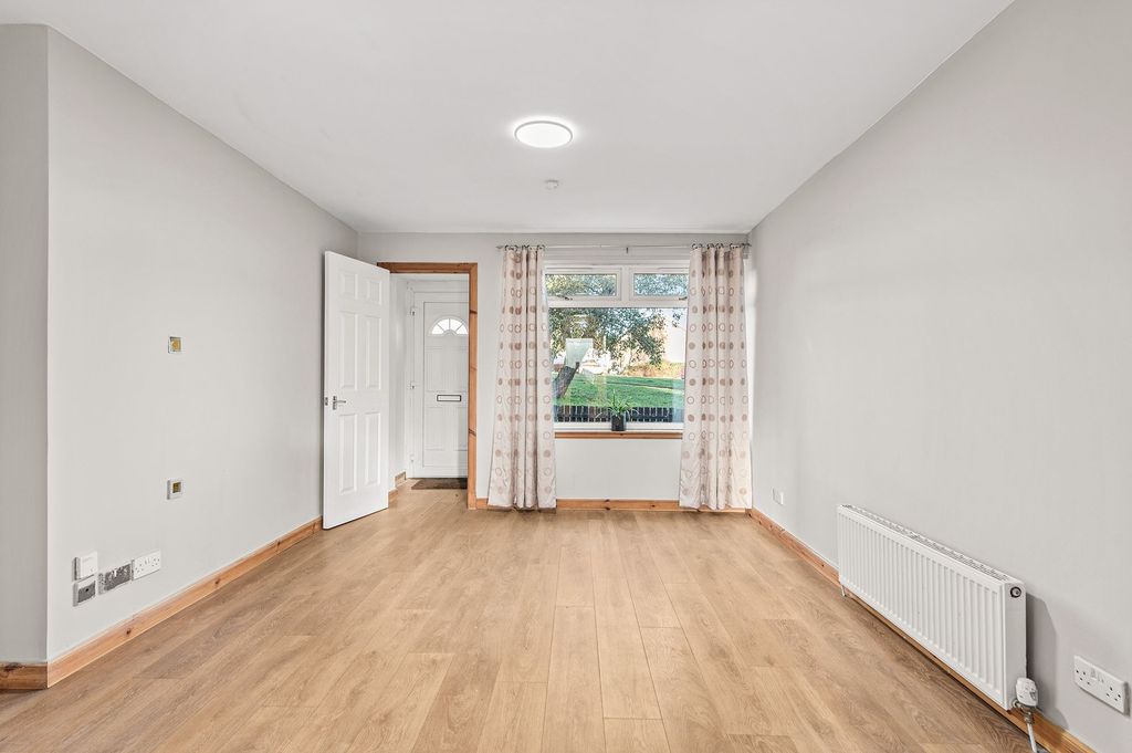 Property photo 2 of 18 Living Room/Diner