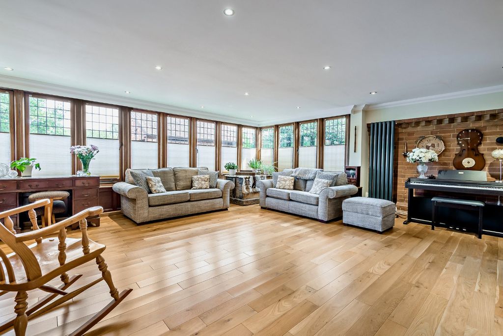 Property photo 3 of 18 Playroom