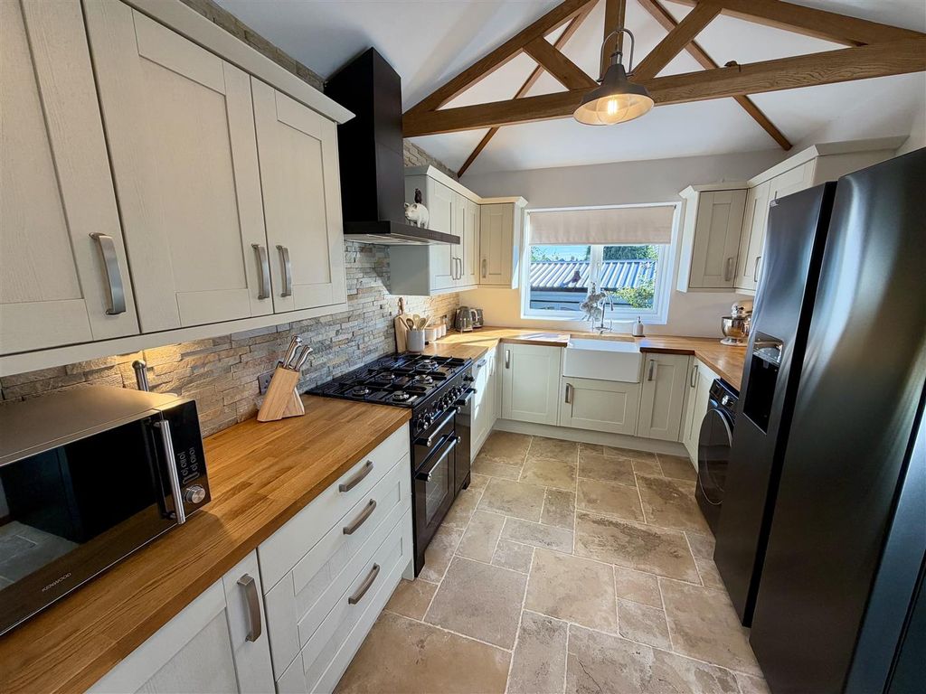 Property photo 3 of 15 Kitchen