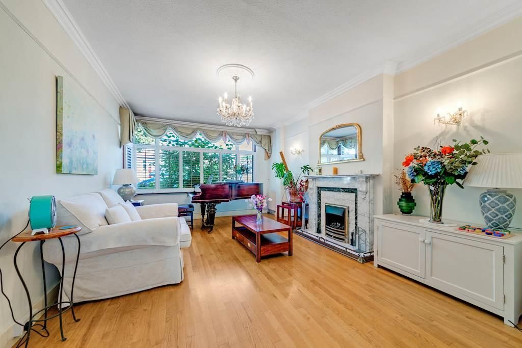 Property photo 1 of 19 11-2F2824 Chesham Crescent -1-Small.Jpg